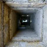 In alto dei pozzi di aerazione permettono la ventilazione e la regolazione della pressione dei bottini